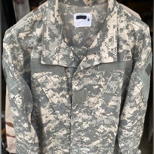 US Army ACU Jacket And Pants, Jacket size (Small to Regular) Waist( 27 to 31 in)